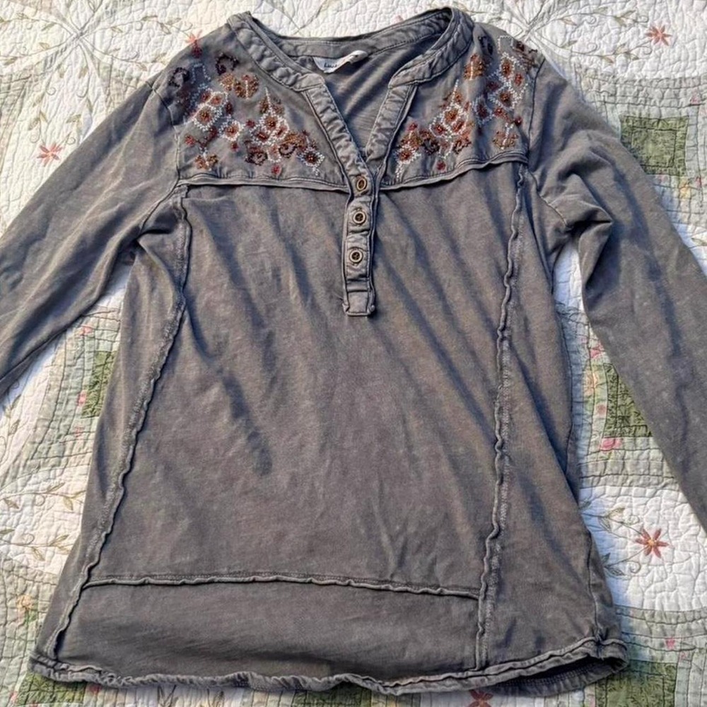 Embroidered Beaded Henley Top Gray Mineral Wash Raw Edge Boho Womens Small Top